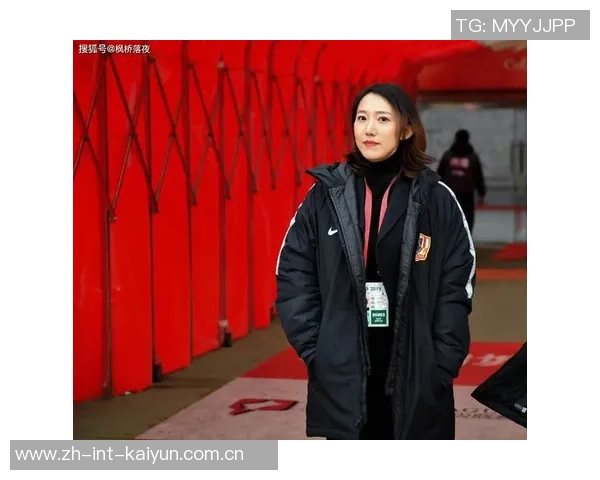 追逐梦想的女孩与足球明星的亲密对话揭秘运动背后的故事与激情 追逐梦想的女孩与足球明星的亲密对话揭秘运动背后的故事与激情